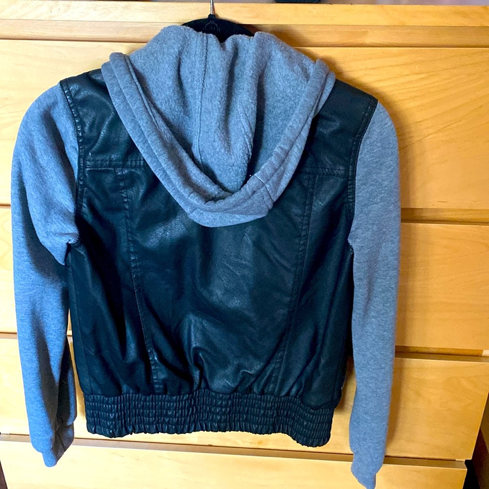 Leather jacket - Picture 4 of 6